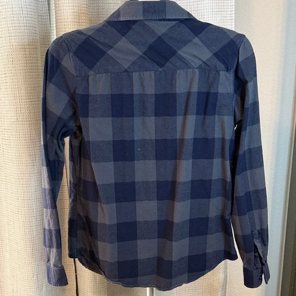 Notre Dame flannel Plaid Women's Button Down Shirt with logo - Picture 2 of 4